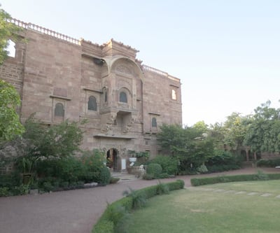 https://imgcld.yatra.com/ytimages/image/upload/t_hotel_yatra_city_desktop/v1436443311/Domestic Hotels/Hotels_Jodhpur/Fort Chanwa by Citrus/Side_View.jpg